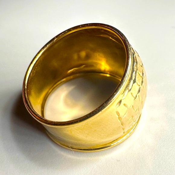 10K Yellow Gold Textured Wide Dome Statement Ring - Sz 7 - Picture 3 of 6